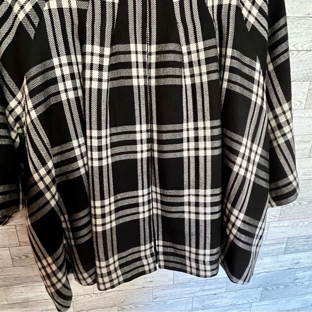 Black & White Plaid Jacket - Size 14 Covered Snap Buttons by New Directions - Picture 11 of 12